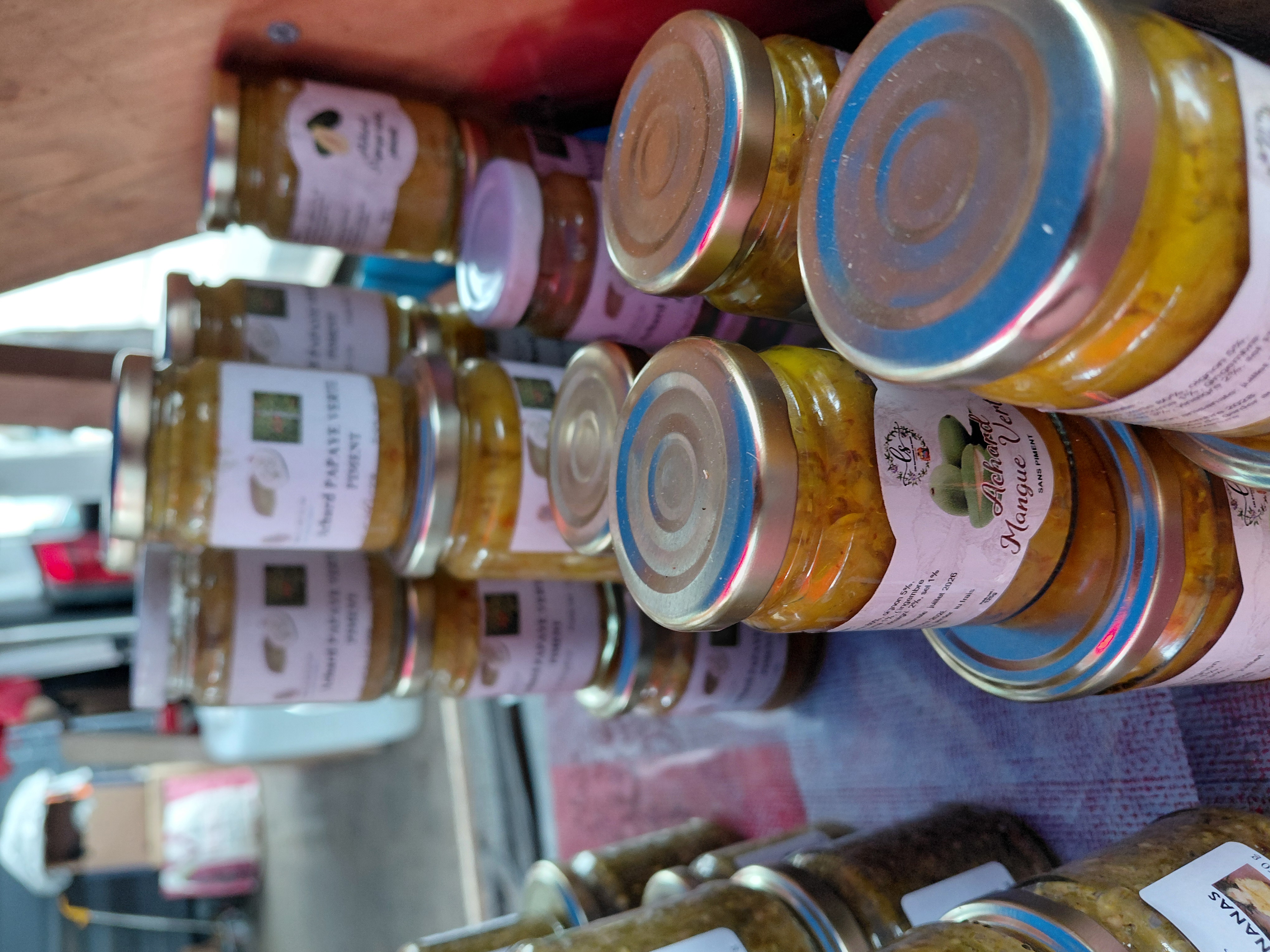 Le piment confit prolonge la récolte et accompagne les repas en petite quantité.